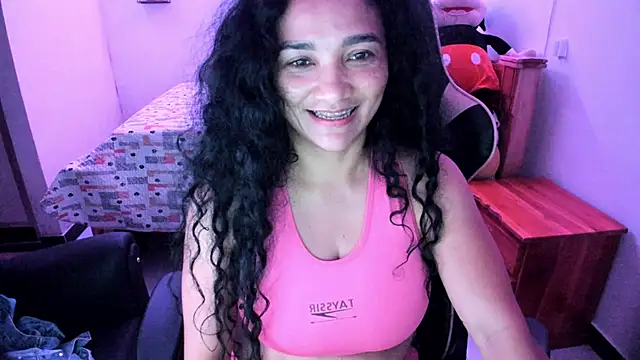 Snapshot of rayza_mature_154 chatting on 4, 6, 2026 rayza mature 154 online show from 4, 6, 2026