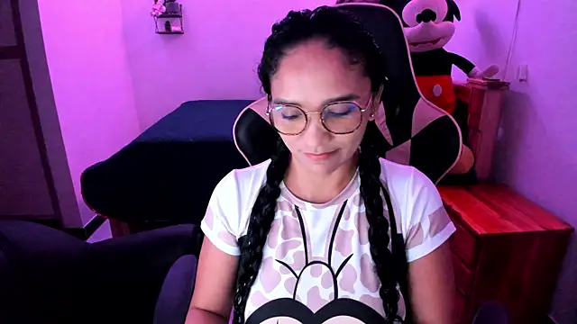 Snapshot of rayza_mature_154 chatting on 3, 7, 2026 rayza mature 154 online show from 3, 7, 2026