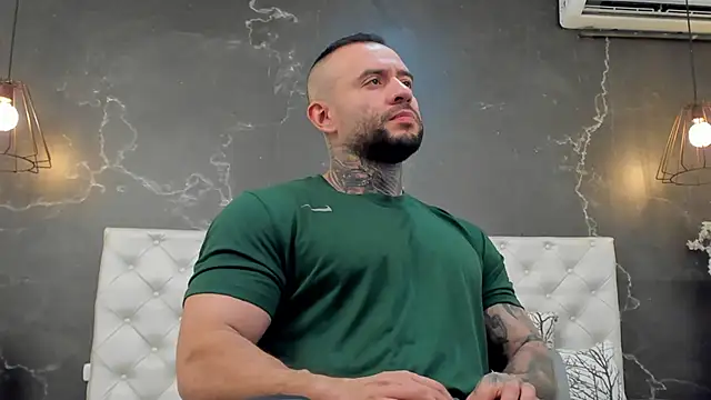 Snapshot of BruceDallas chatting on 17, 12, 2024 BruceDallas online show from 17, 12, 2024