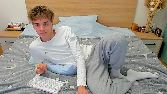 Snapshot of Fandi_777 chatting on 10, 12, 2024 Fandi 777 online show from 10, 12, 2024
