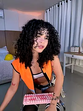 Snapshot of Lianh_Benett chatting on 16, 11, 2025 Lianh Benett online show from 16, 11, 2025