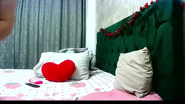 Snapshot of MikySWeet7 chatting on 16, 7, 2026 MikySWeet7 online show from 16, 7, 2026