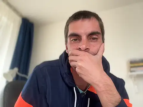 Snapshot of QuiteBig95 chatting on 3, 12, 2025 QuiteBig95 online show from 3, 12, 2025