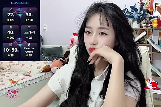 Snapshot of _LLisa_ chatting on 5, 1, 2025 LLisa online show from 5, 1, 2025