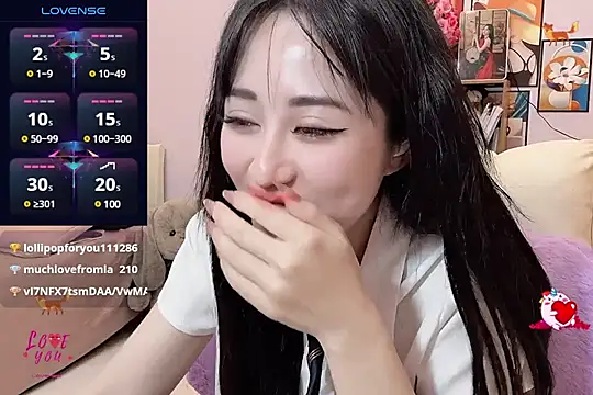 Snapshot of _LLisa_ chatting on 6, 3, 2025 LLisa online show from 6, 3, 2025