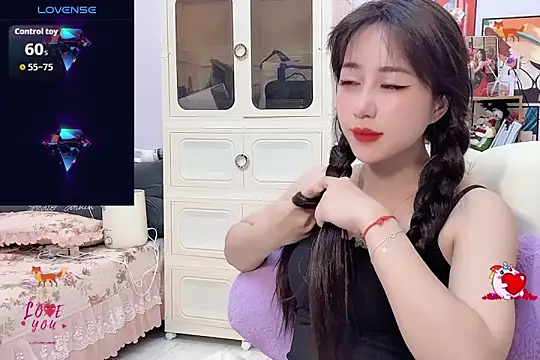 Snapshot of _LLisa_ chatting on 13, 9, 2025 LLisa online show from 13, 9, 2025