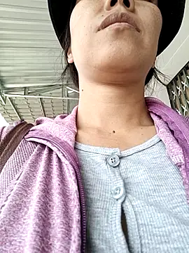 Snapshot of 2HotAsain4u chatting on 17, 1, 2026 2HotAsain4u online show from 17, 1, 2026