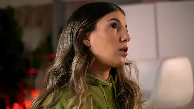 KellyMathews online show from 28, 3, 2026