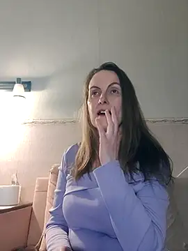 Evelina cute online show from 25, 3, 2026