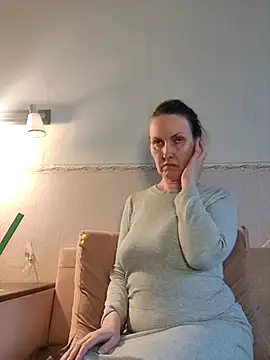 Evelina cute online show from 4, 4, 2026