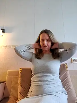 Evelina cute online show from 5, 4, 2026