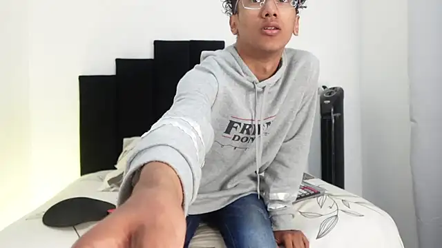 Snapshot of harrytwink18 chatting on 13, 1, 2025 harrytwink18 online show from 13, 1, 2025