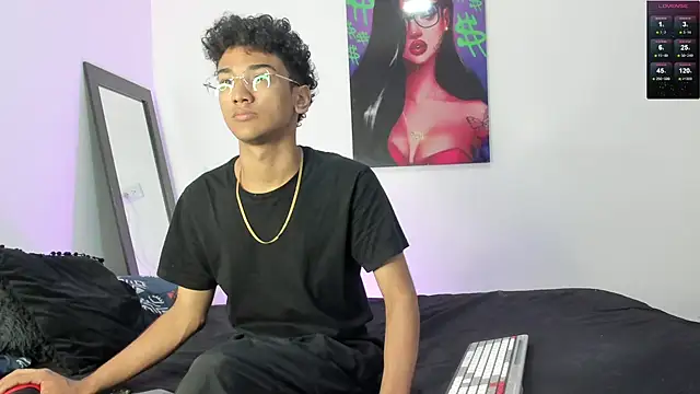 Snapshot of harrytwink18 chatting on 13, 2, 2025 harrytwink18 online show from 13, 2, 2025