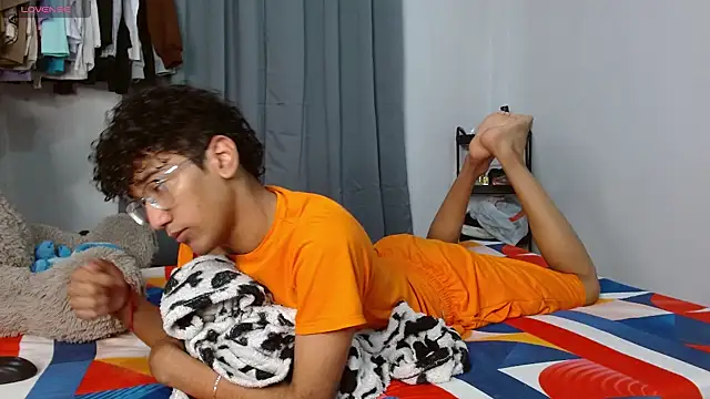 Snapshot of harrytwink18 chatting on 4, 2, 2026 harrytwink18 online show from 4, 2, 2026