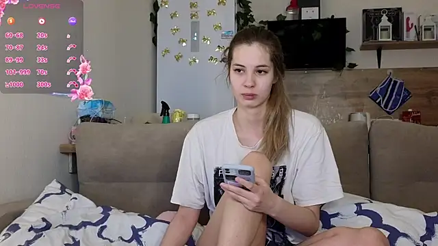 Girl alone home online show from 23, 3, 2025