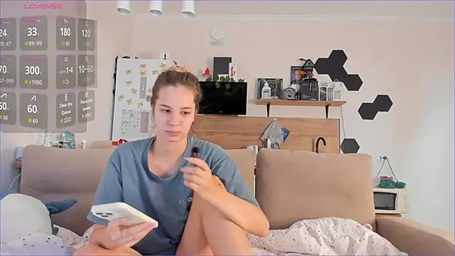 Girl alone home online show from 19, 9, 2025