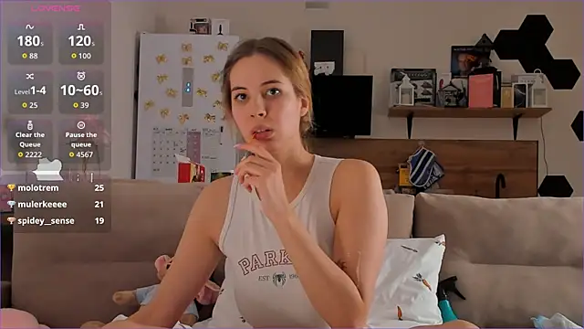 Girl alone home online show from 13, 11, 2025