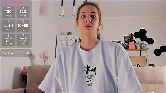 Girl alone home online show from 16, 11, 2025