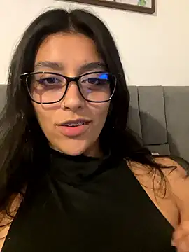 Snapshot of BrittanyDiaz chatting on 4, 5, 2026 BrittanyDiaz online show from 4, 5, 2026