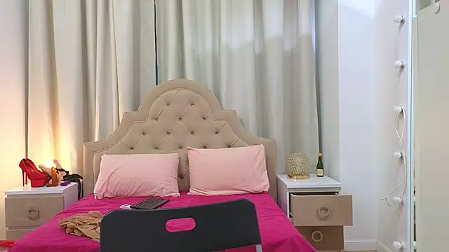 Snapshot of HairyLola chatting on 11, 3, 2025 HairyLola online show from 11, 3, 2025