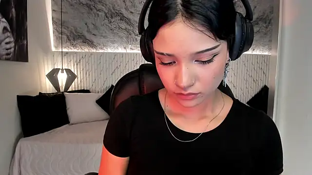 Snapshot of renee_shelby_ chatting on 3, 7, 2026 renee shelby online show from 3, 7, 2026