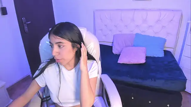 Snapshot of lunitaa18 chatting on 22, 12, 2025 lunitaa18 online show from 22, 12, 2025