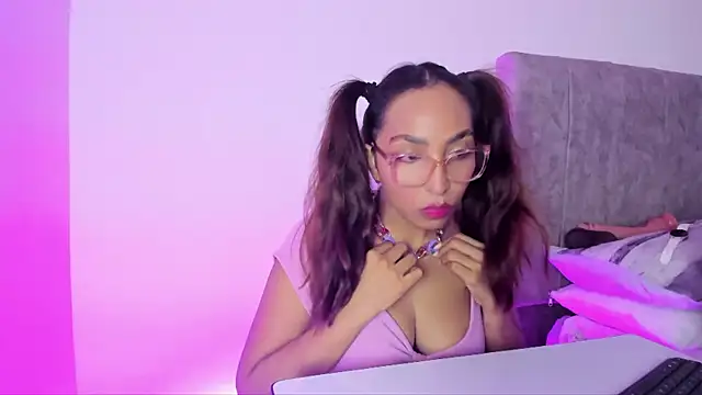 Leticia brownn1 online show from 22, 4, 2026