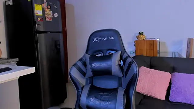 Amypond   online show from 11, 4, 2026