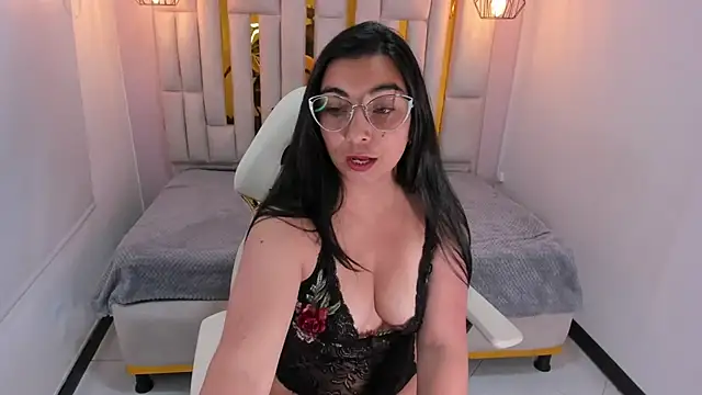 Karla hernandez  online show from 4, 2, 2025