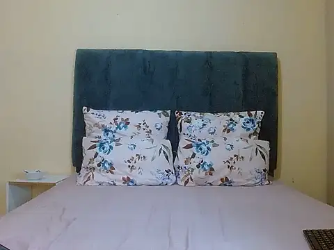 Snapshot of curvycloe1 chatting on 15, 6, 2026 curvycloe1 online show from 15, 6, 2026