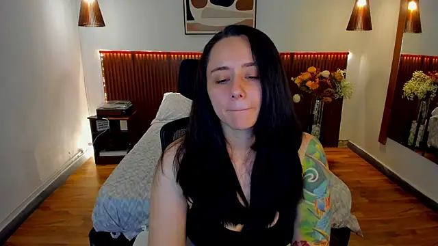Snapshot of KatherineBond chatting on 4, 5, 2026 KatherineBond online show from 4, 5, 2026