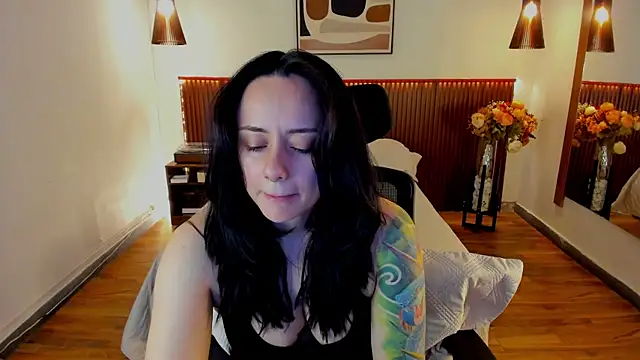 Snapshot of KatherineBond chatting on 4, 8, 2026 KatherineBond online show from 4, 8, 2026