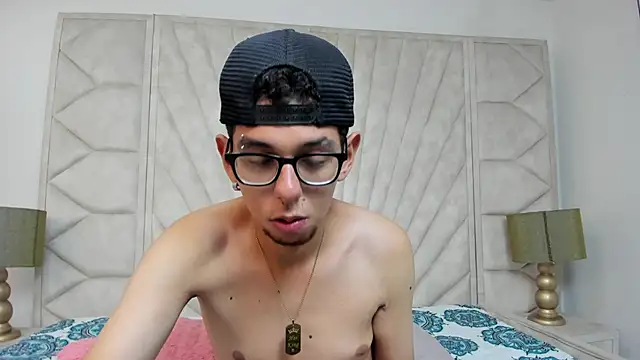 Derek and Skarlet online show from 21, 2, 2025