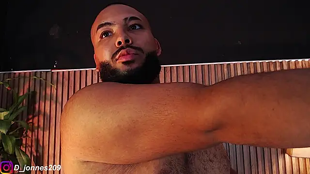 Snapshot of DilanJonnes_ chatting on 8, 9, 2025 DilanJonnes online show from 8, 9, 2025