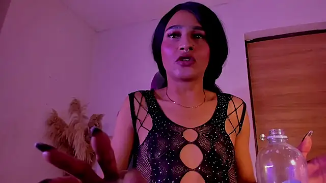 carolinemiller7 online show from 14, 12, 2025