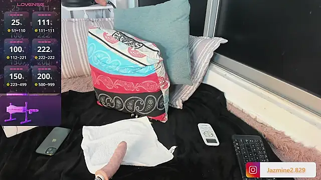 Snapshot of UrNewFantasy chatting on 28, 12, 2024 UrNewFantasy online show from 28, 12, 2024