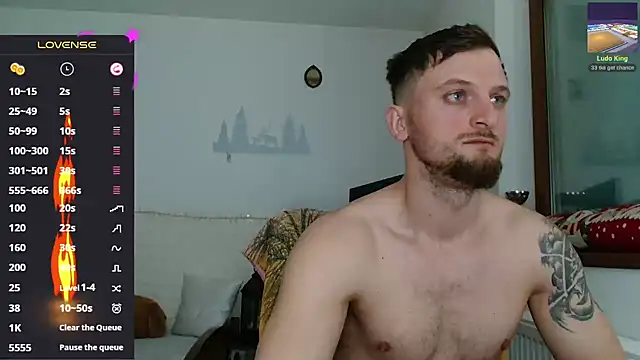 Snapshot of cuple_hoot_ chatting on 5, 3, 2025 cuple hoot  online show from 5, 3, 2025