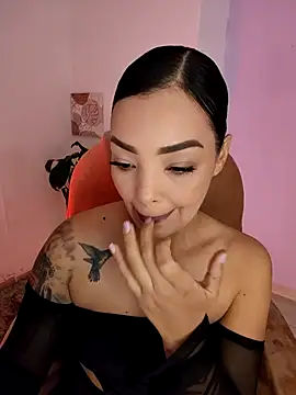 Snapshot of Sara_LipsX chatting on 20, 11, 2025 Sara LipsX online show from 20, 11, 2025