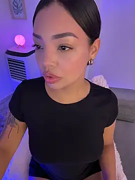 Snapshot of Sara_LipsX chatting on 19, 12, 2025 Sara LipsX online show from 19, 12, 2025