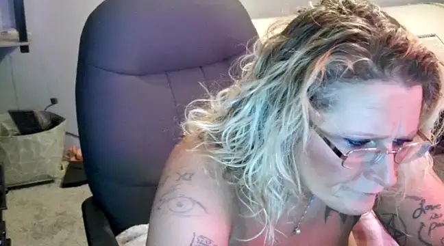 Lisalovely6981 online show from 22, 1, 2025