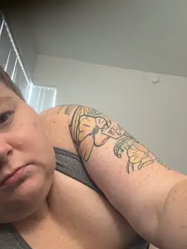 Snapshot of BBW2320 chatting on 5, 11, 2025 BBW2320 online show from 5, 11, 2025