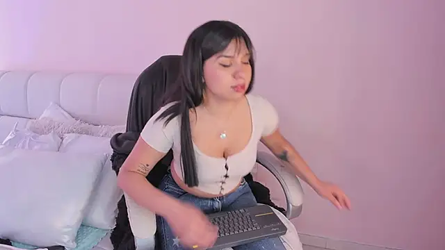 lucy Bensonn online show from 21, 3, 2025