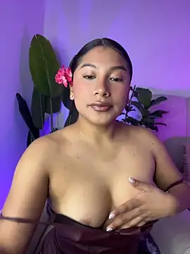 Snapshot of LinnaGardenia chatting on 18, 5, 2026 LinnaGardenia online show from 18, 5, 2026