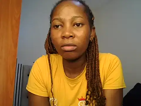 Snapshot of Petitiebooty chatting on 7, 2, 2025 Petitiebooty online show from 7, 2, 2025
