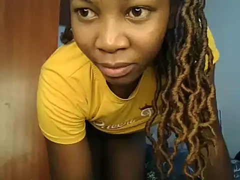 Snapshot of Petitiebooty chatting on 23, 2, 2025 Petitiebooty online show from 23, 2, 2025