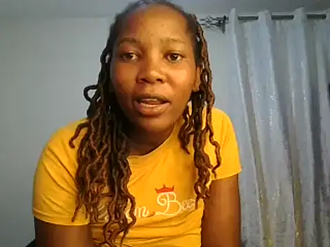 Snapshot of Petitiebooty chatting on 3, 3, 2025 Petitiebooty online show from 3, 3, 2025