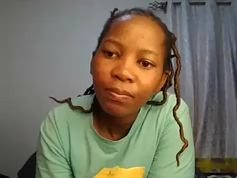 Snapshot of Petitiebooty chatting on 9, 3, 2025 Petitiebooty online show from 9, 3, 2025