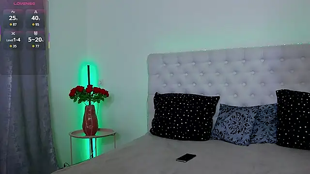 TamarraFox online show from 7, 11, 2025