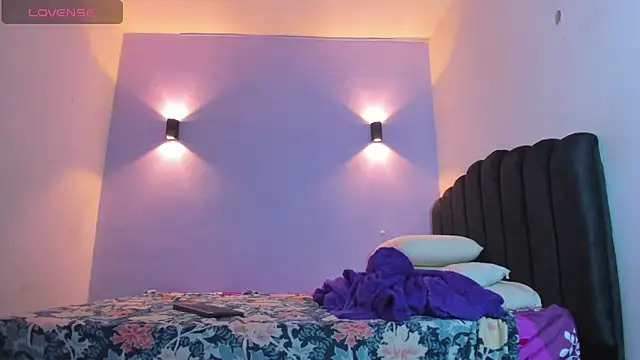 Sofia Clauss  online show from 9, 1, 2025