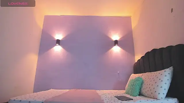 Sofia Clauss  online show from 4, 3, 2025